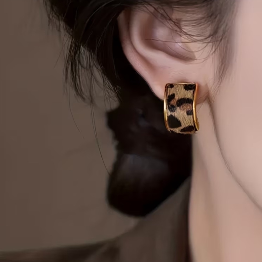 NWT elegant leopard faux-fur textured 14k gold plated earrings new with tags